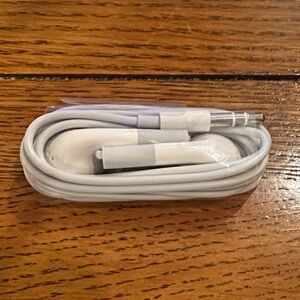 Apple White Wired Earbuds 3.5mm jack